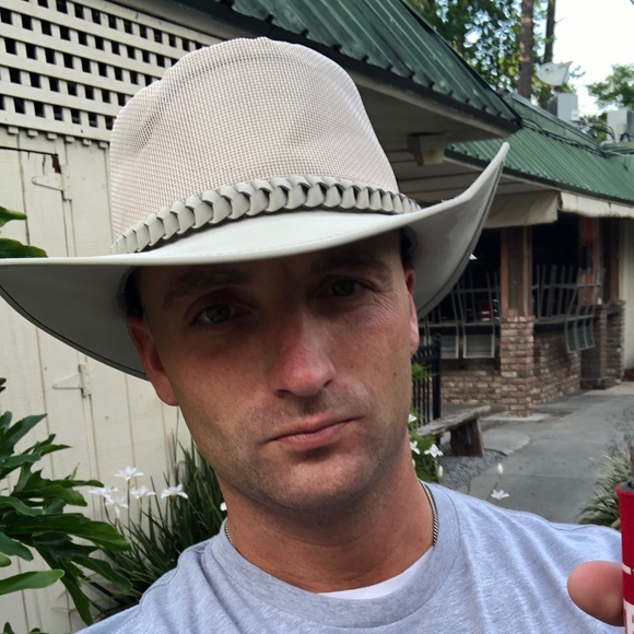 Meet your Posher, Kyle - Picture 1 of 2